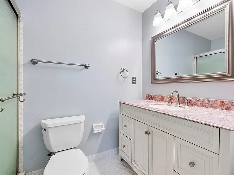 212 High Point Ter W #1 — Photo 5