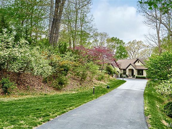 2nd image of 1275 Diamond Valley Dr