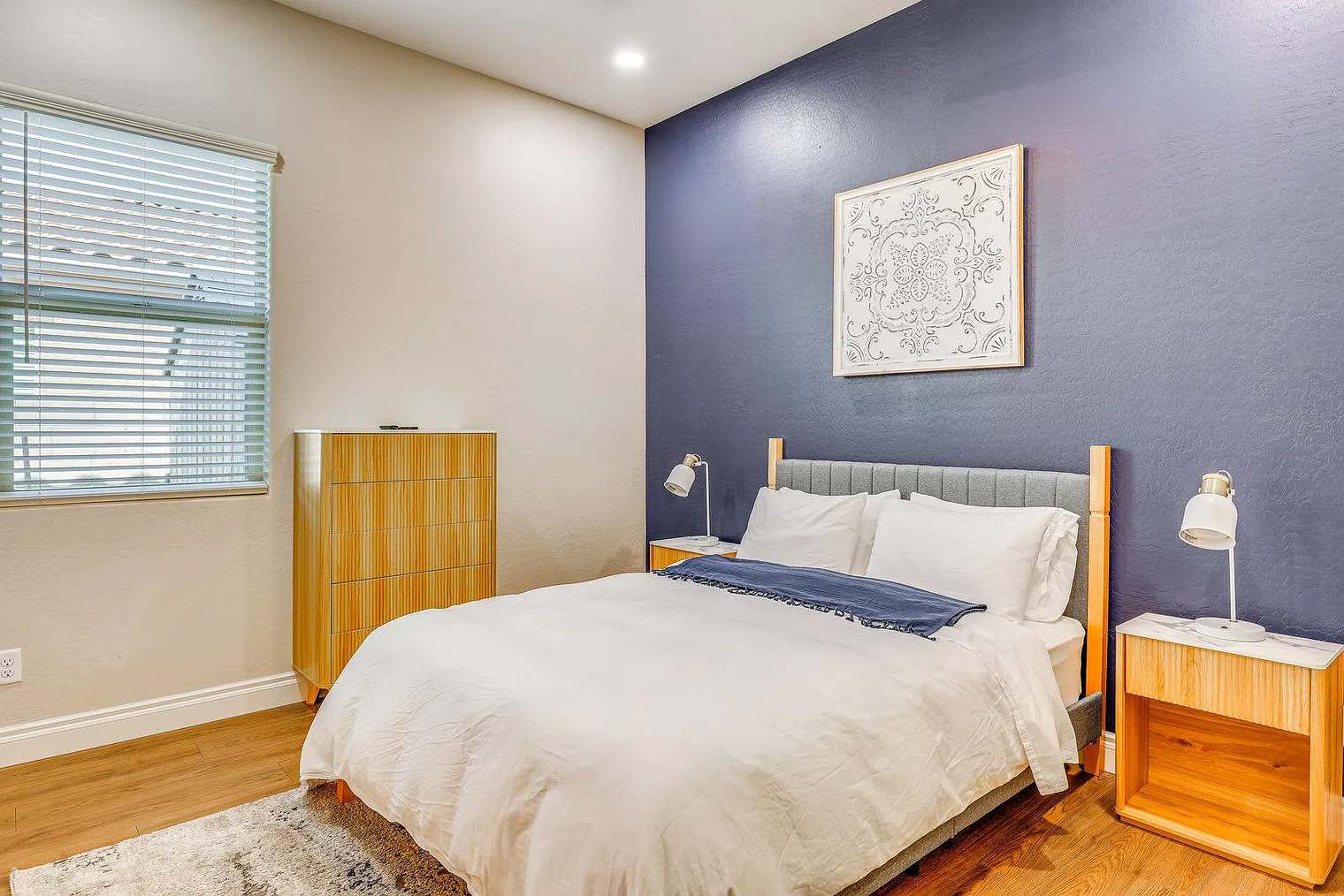 4 bed, 3.0 bath, 2454 sqft, $6,193 — Photo 4