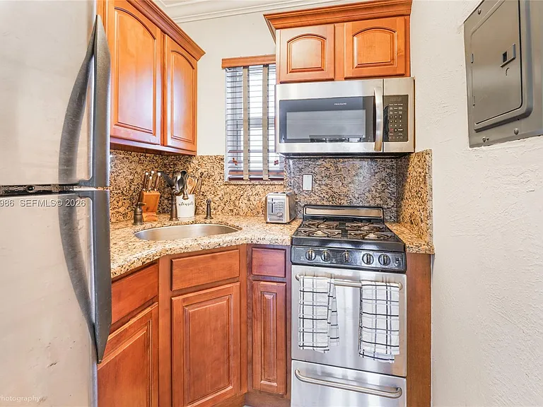 35 Antilla Ave #11 — Photo 6