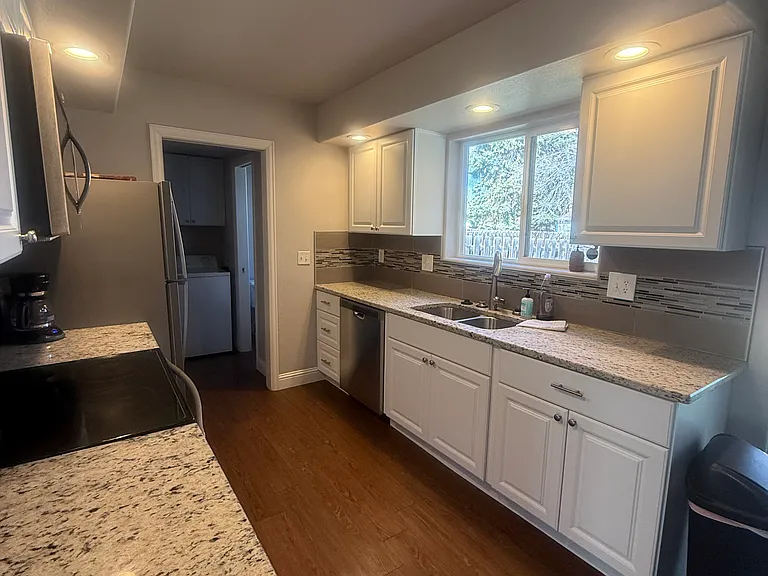 2032 Glenmoor Dr — Photo 7