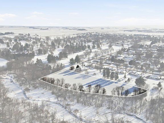 2nd image of 730 Iowa St