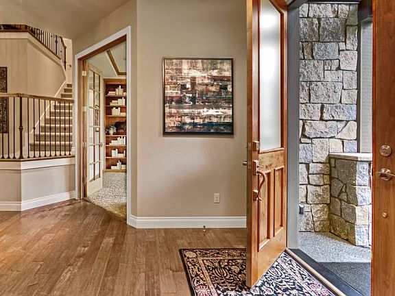 Entry/Foyer