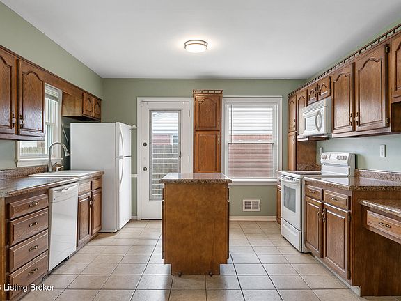 4th image of 3241 Radiance Rd