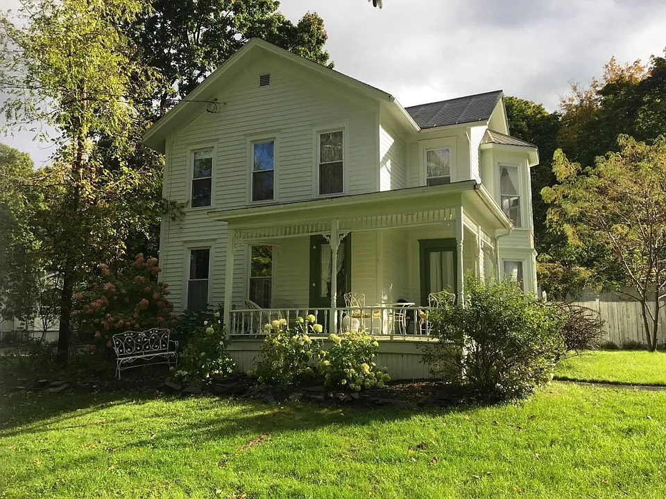 102 N Lhommedieu St