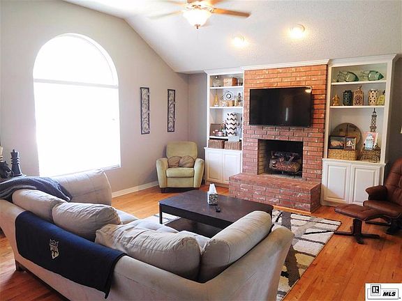 3rd image of 123 Olde Oaks Dr