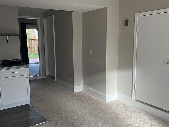 3rd image of 500 Dakota Dr