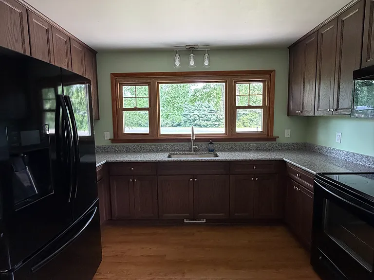 5069 E Wabash Ave — Photo 3