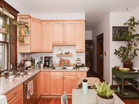 4th image of 2627 W Walton St #4