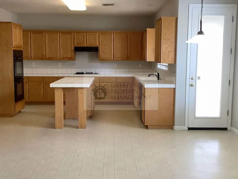 4425 Crown Valley Way — Photo 10