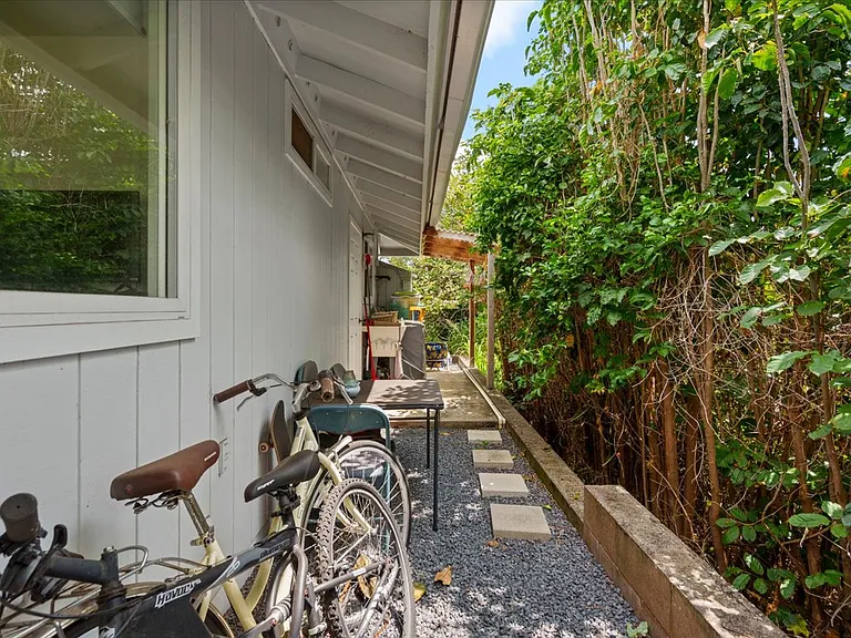 222 Hiolani St — Photo 17