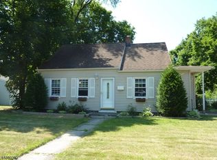 48 Jackson Ave, Pompton Plains, NJ 07444