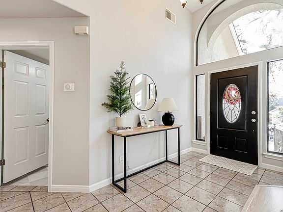 4th image of 11 Aubrey Ct