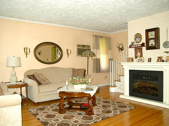 2nd image of 608 S 11th St