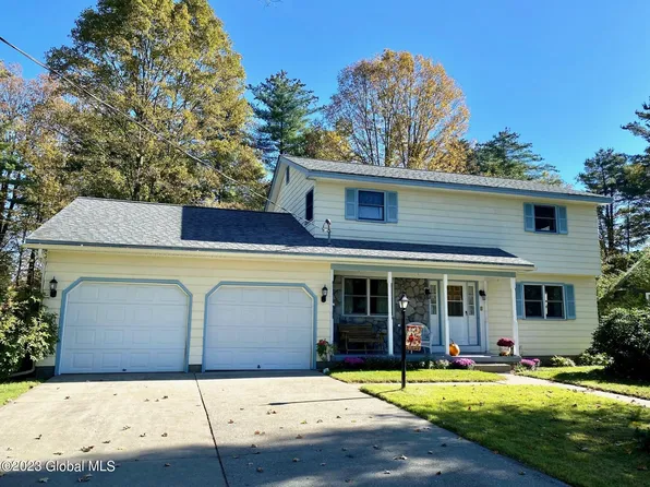 3 Oakwood Drive, South Glens Falls, NY 12803