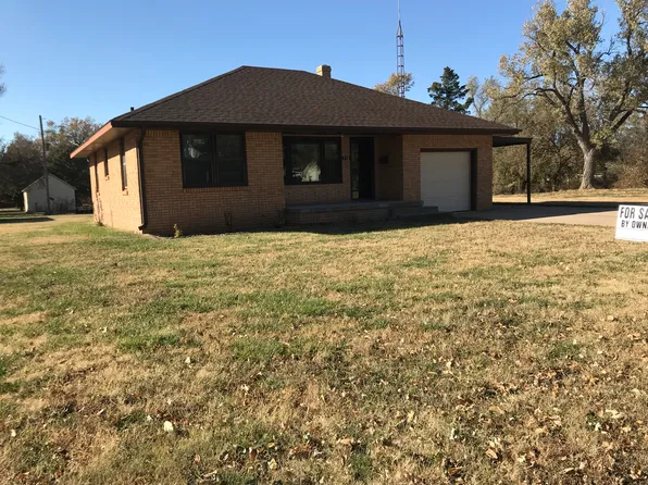 715 S East Ave, Lyons, KS 67554