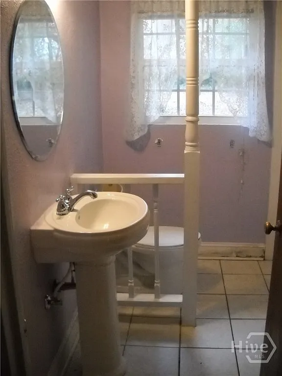 3 bed, 1.0 bath, 1300 sqft, $1,800 — Photo 3