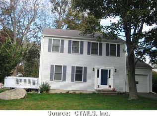 18 Chapman St, Groton, CT 06340