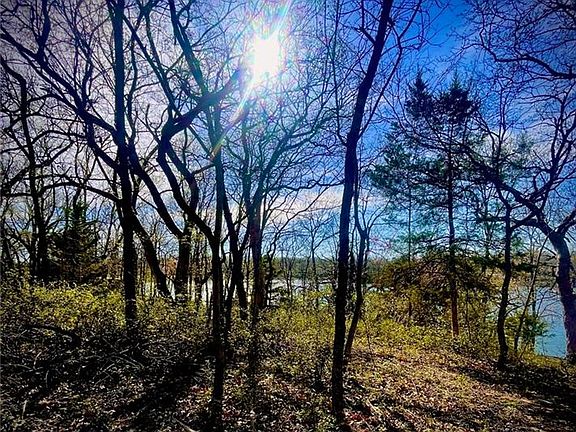 2nd image of 158 SE Lakeside Dr