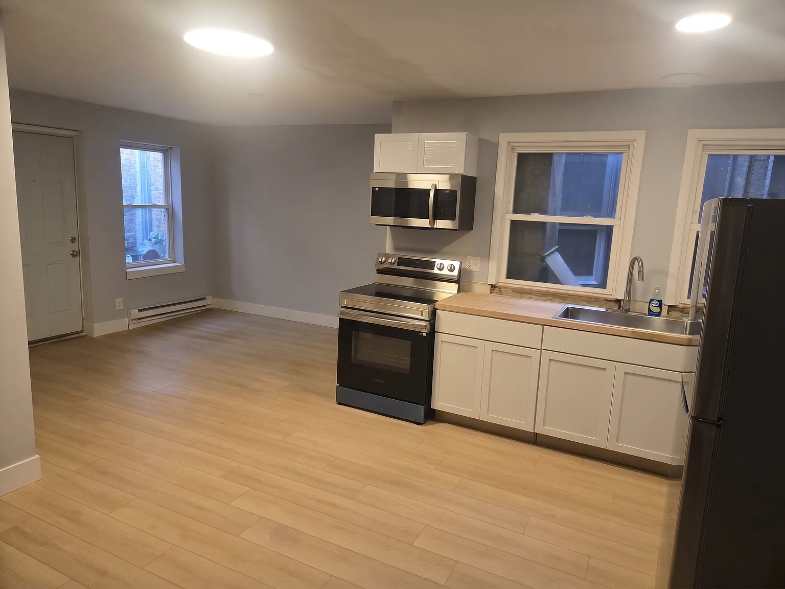 423 State St — Photo 2