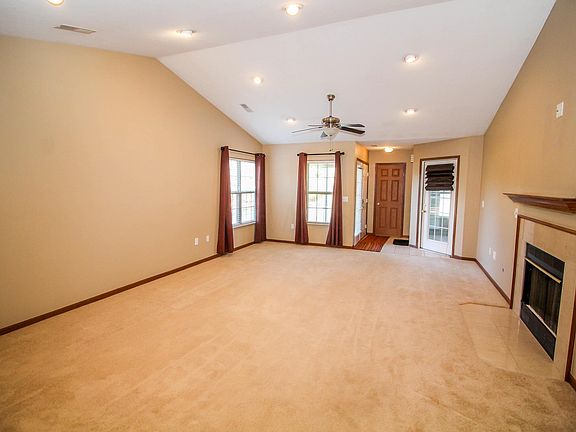 3rd image of 6471 Peppermill Dr