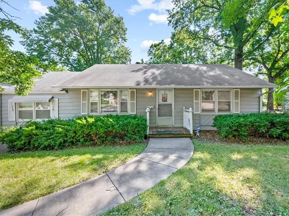 7625 Marty St, Overland Park, KS 66204