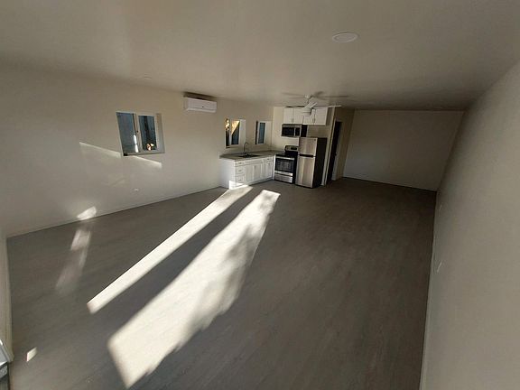 5th image of 695 Sunset Dr