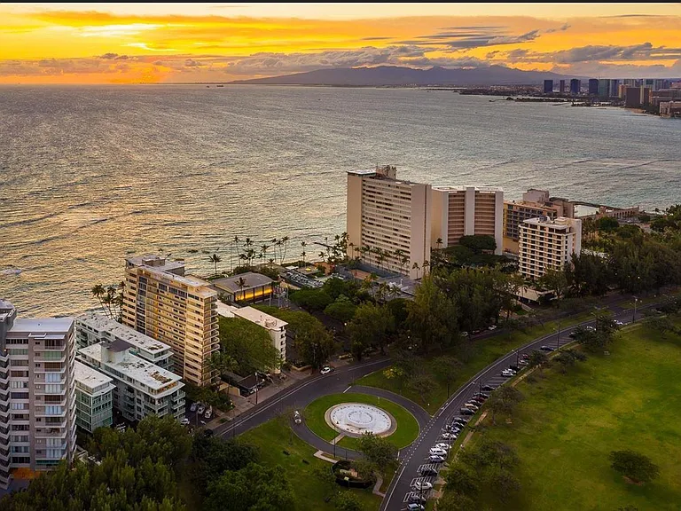 2957 Kalakaua Ave — Photo 21