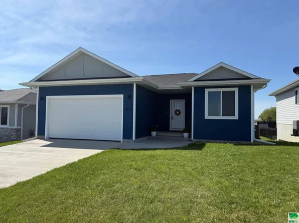1604 14th St SE, Orange City, IA 51041