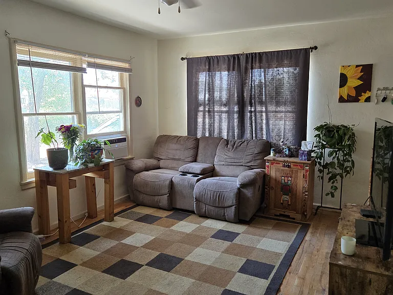 236 S Maple St — Photo 2