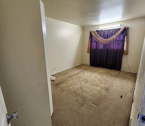 3rd image of 8948 Robin Dr