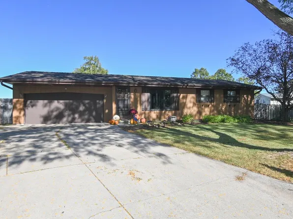2400 Ruffed Ct, Green Bay, WI 54311