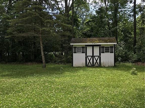 4th image of 111 Holiday Ln
