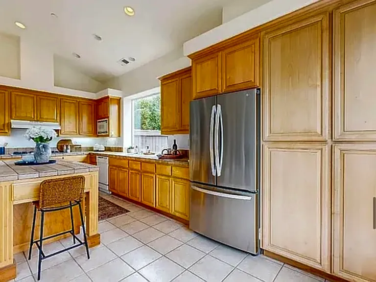 402 Dove Ln — Photo 10