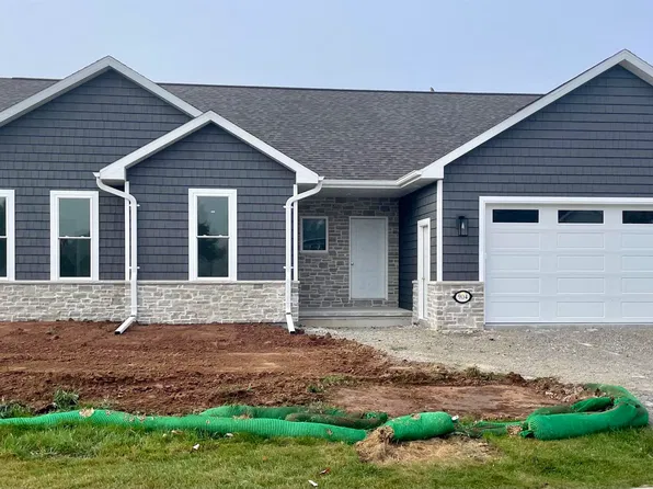 904 Whisper Falls Ct, Menasha, WI 54952
