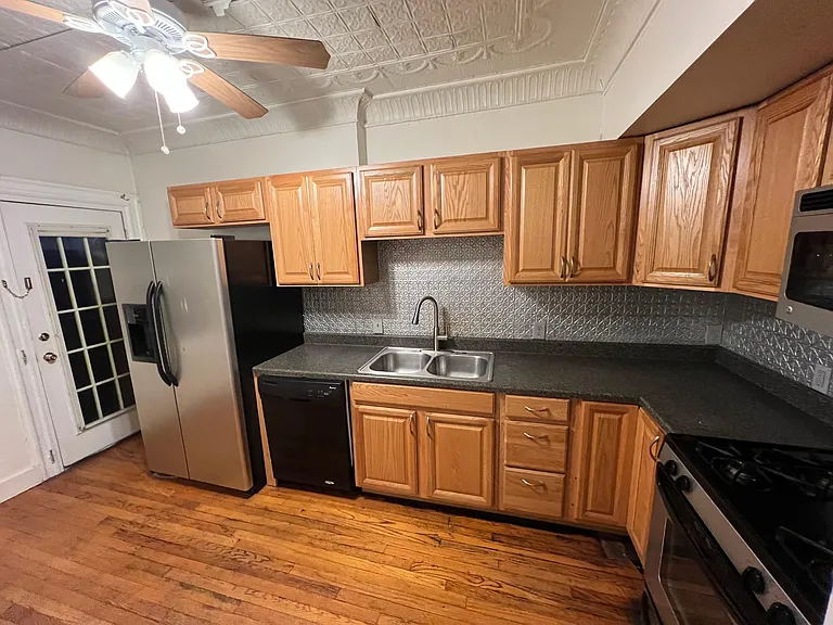 9 Washington Pl #3 — Photo 2