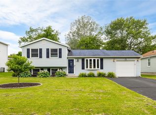 7 Village Trl, Spencerport, NY 14559