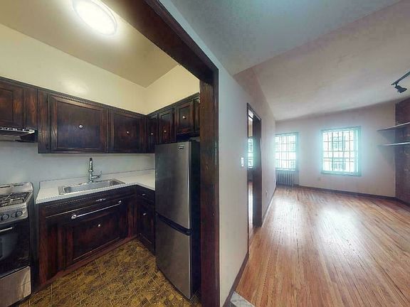 5th image of 63 W 85th St APT 4B