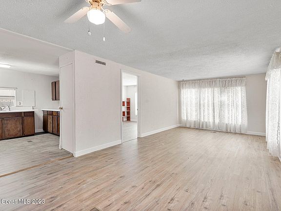 4th image of 1162 Luther Dr