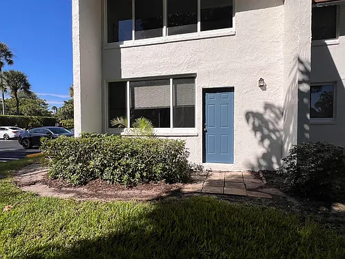 2865 SW 22nd Ave Photo 1