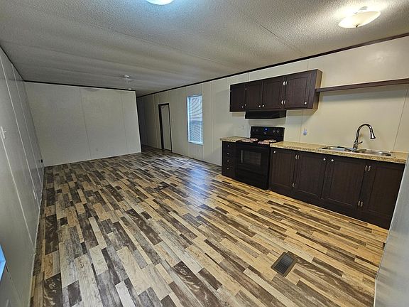 2nd image of 700 Lee St