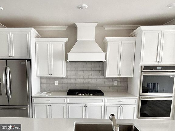 2nd image of 29271 Oxford Dr