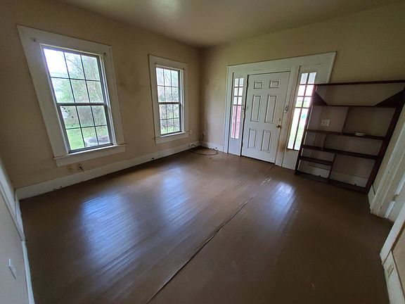 4th image of 3019 Desoto St