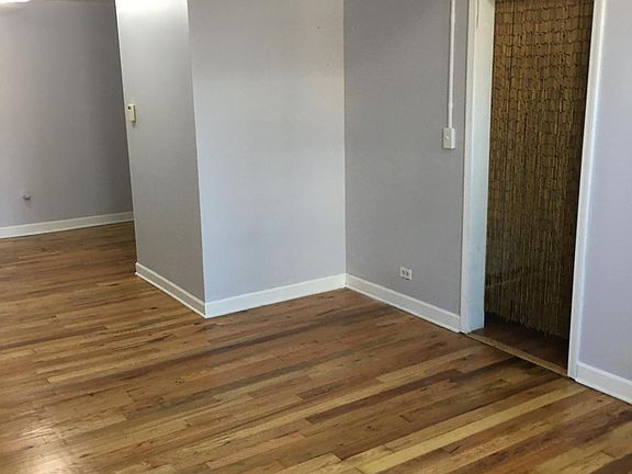 5th image of 2117 W Chicago Ave #1