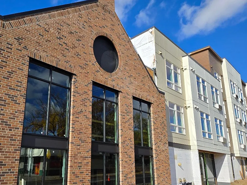 Building Photo 4