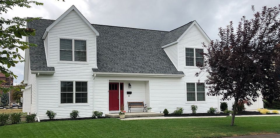 2nd image of 26 Bush St