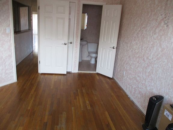 4th image of 2580 E 2nd St #3