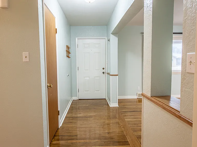 317 Murray Dr — Photo 2