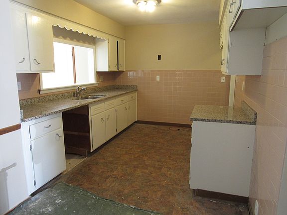4th image of 3715 Kentucky Dr