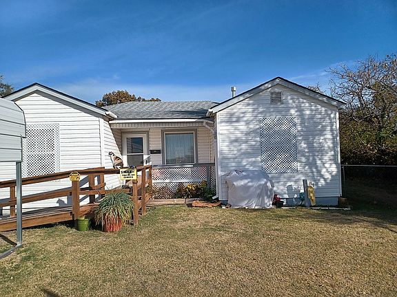 5th image of 709 SW Douglas Ave